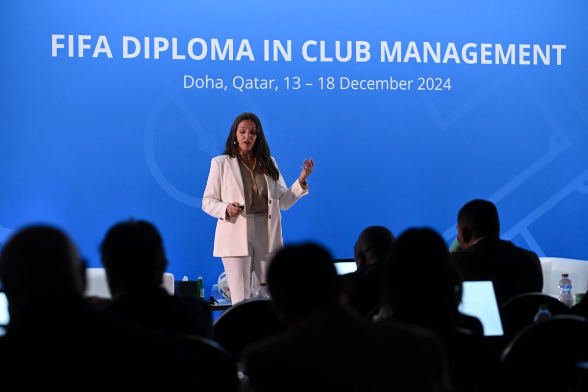 Cristina Blanco González como ponente en el FIFA Diploma in Club Management, Doha, diciembre de 2024